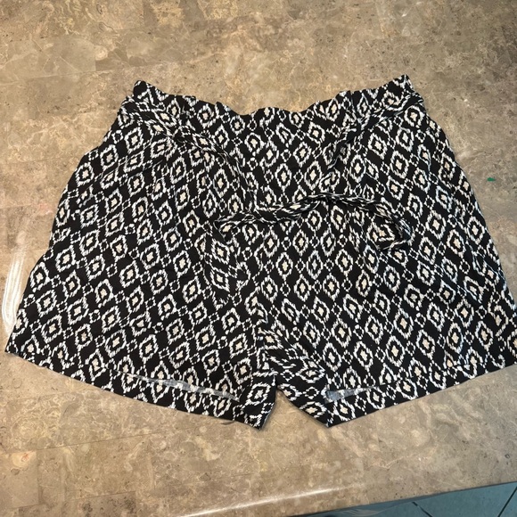 Falls Creek Pants - Black and White Patterned Women's Shorts